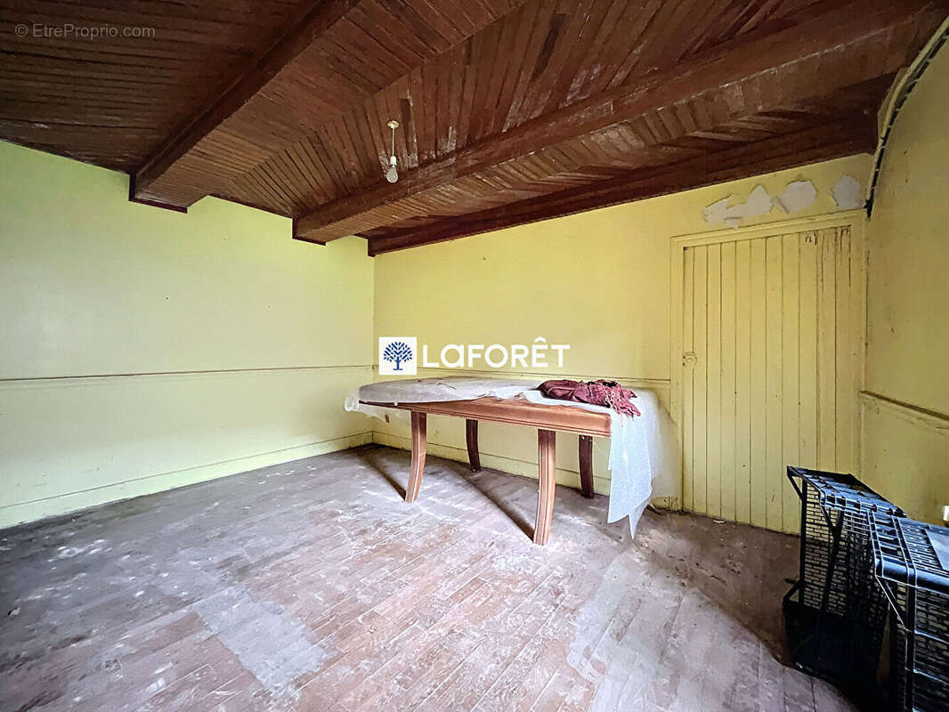 Maison à SAINTE-GENEVIEVE-SUR-ARGENCE