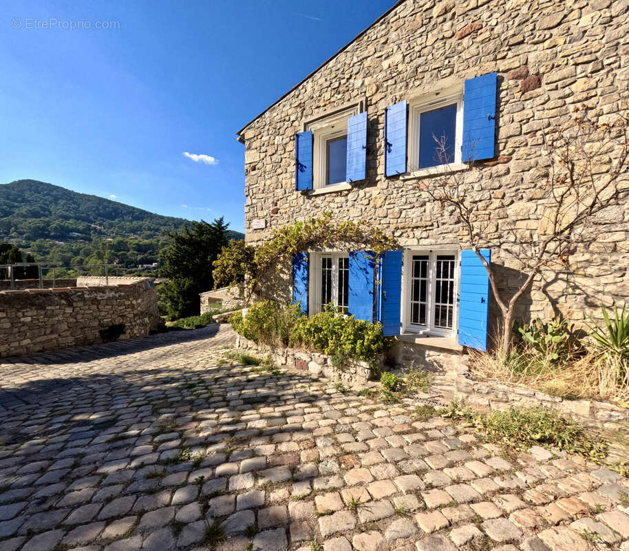 Maison à SOLLIES-VILLE