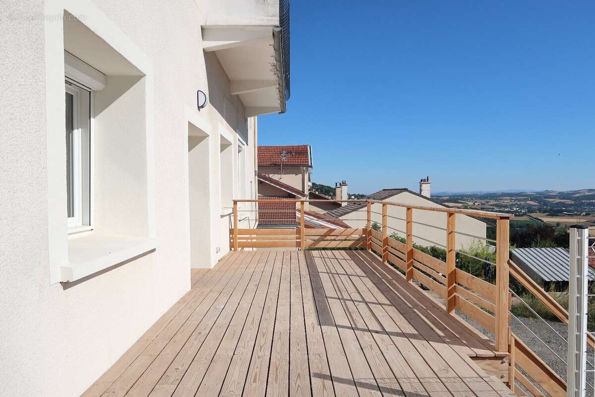Appartement à SAINT-GENEST-LERPT