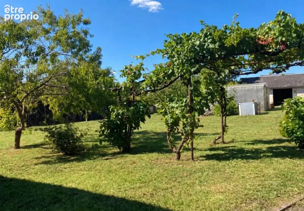 Maison familiale à St Antoine du rocher avec sous-sol complet et grand atelier - photo 2