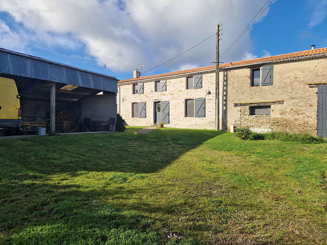 Maison à SAINT-ETIENNE-DE-MER-MORTE