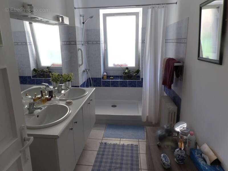 Appartement à NERIS-LES-BAINS