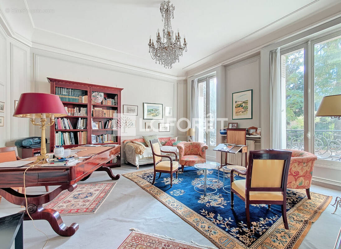 Appartement à PARIS-8E