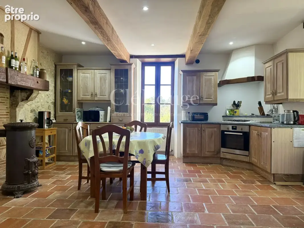 À 10 minutes d'Eymet – Belle propriété en pierre avec piscine, grange et 3,7 hectares - photo 4
