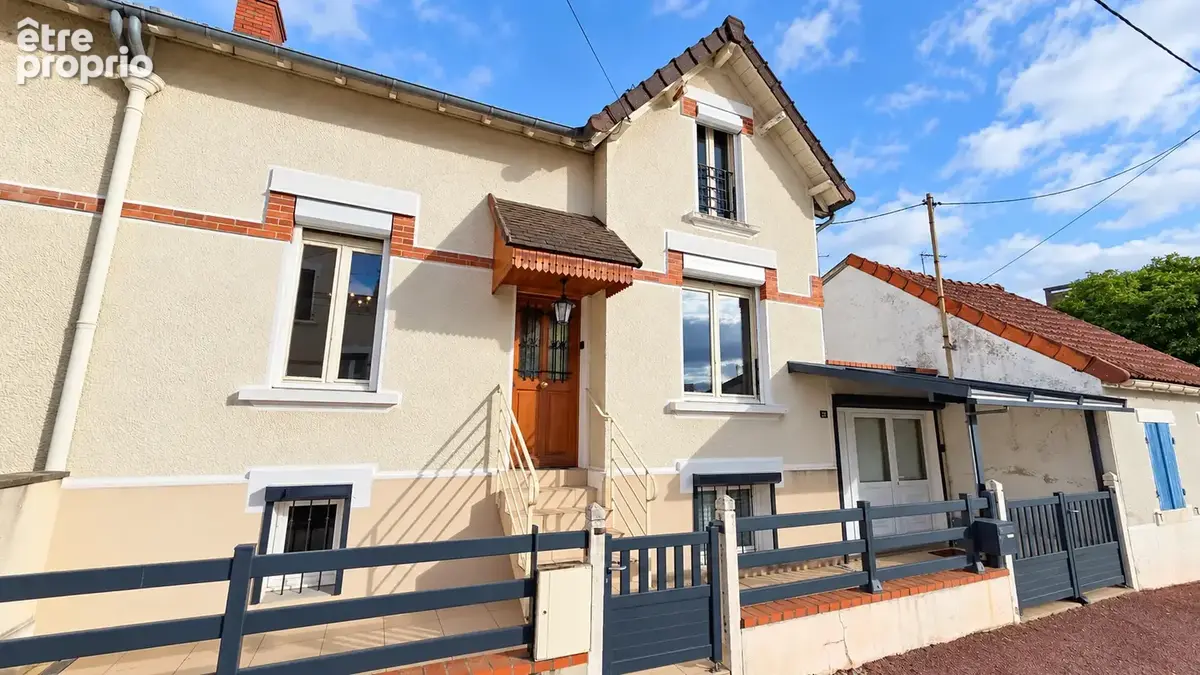 Yzeure   maison familiale de 150 m2 avec jardin et garage - photo 1