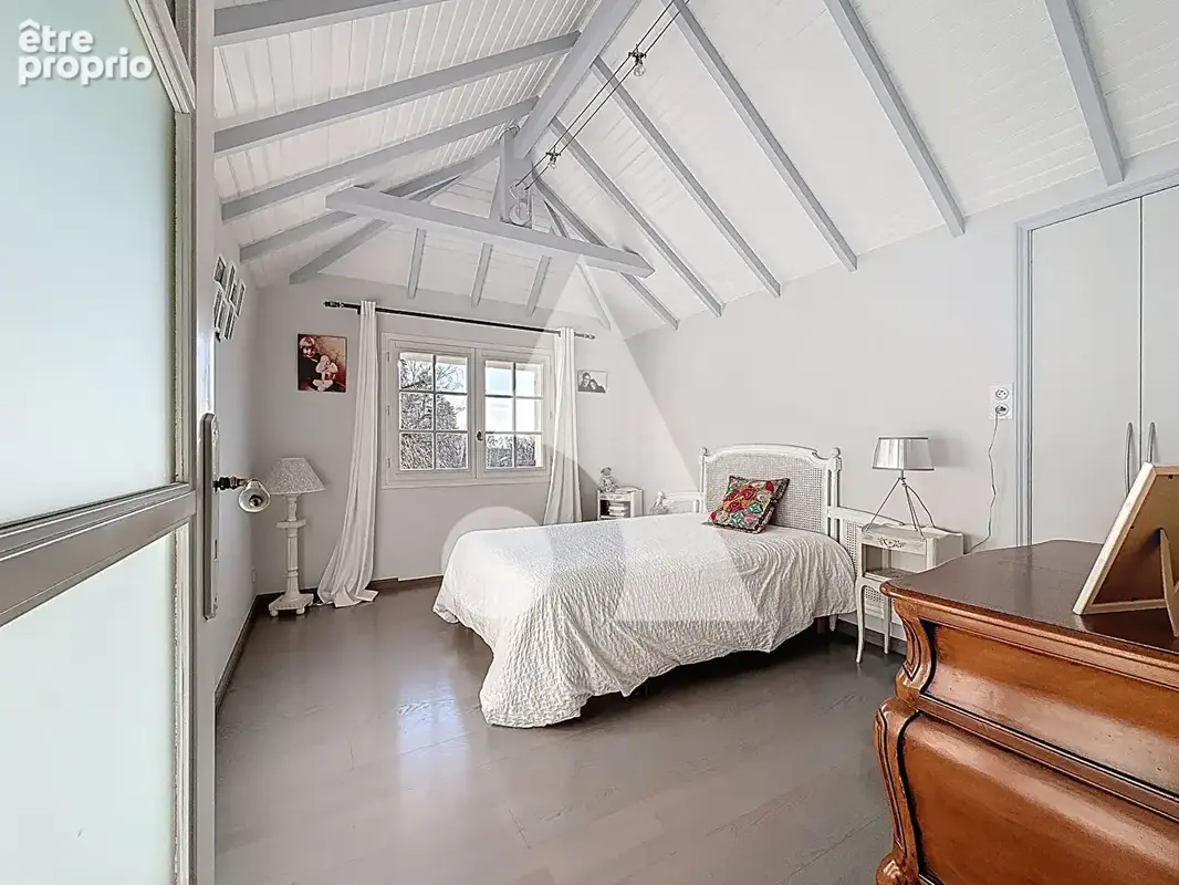 Villa de charme style Île-de-France - 246,90 m² - Terrain de 2 580 m² - Gap / secteur résidentiel ! - photo 8