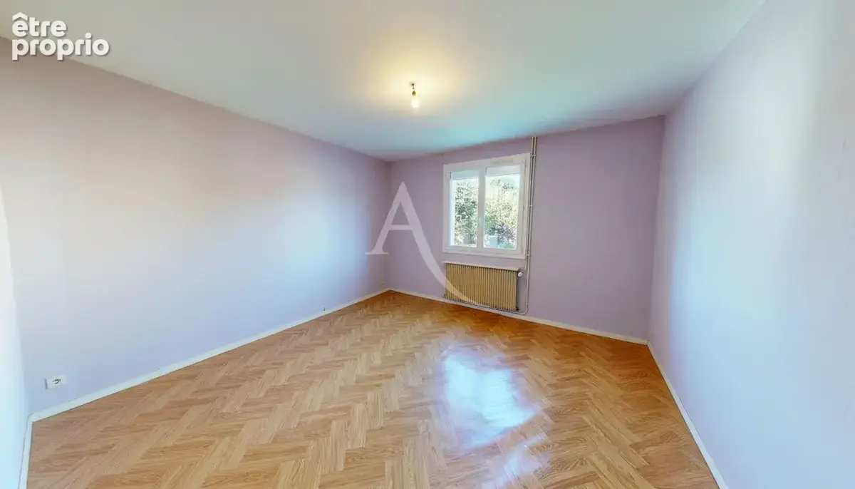Maison de plain-pied à vendre à Chécy, 3 chambres, garage, dépendance et terrasse - photo 9