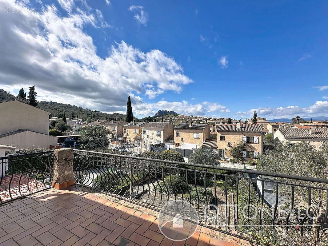 Maison à ROQUEBRUNE-SUR-ARGENS