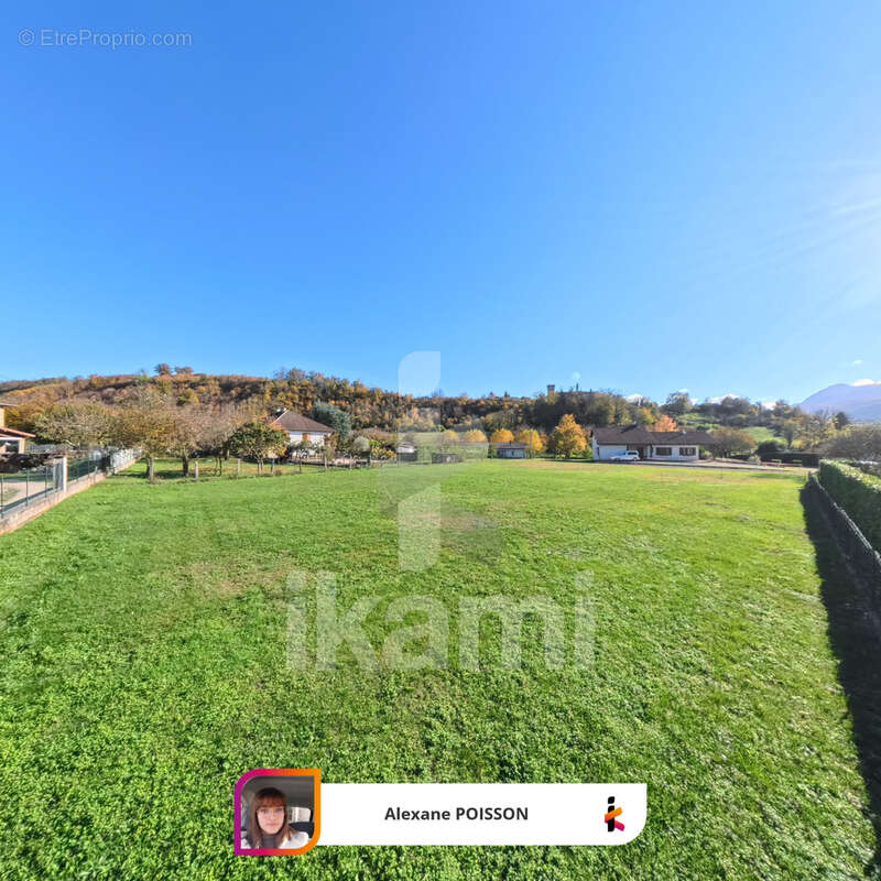 Terrain à SAINT-JUST-DE-CLAIX