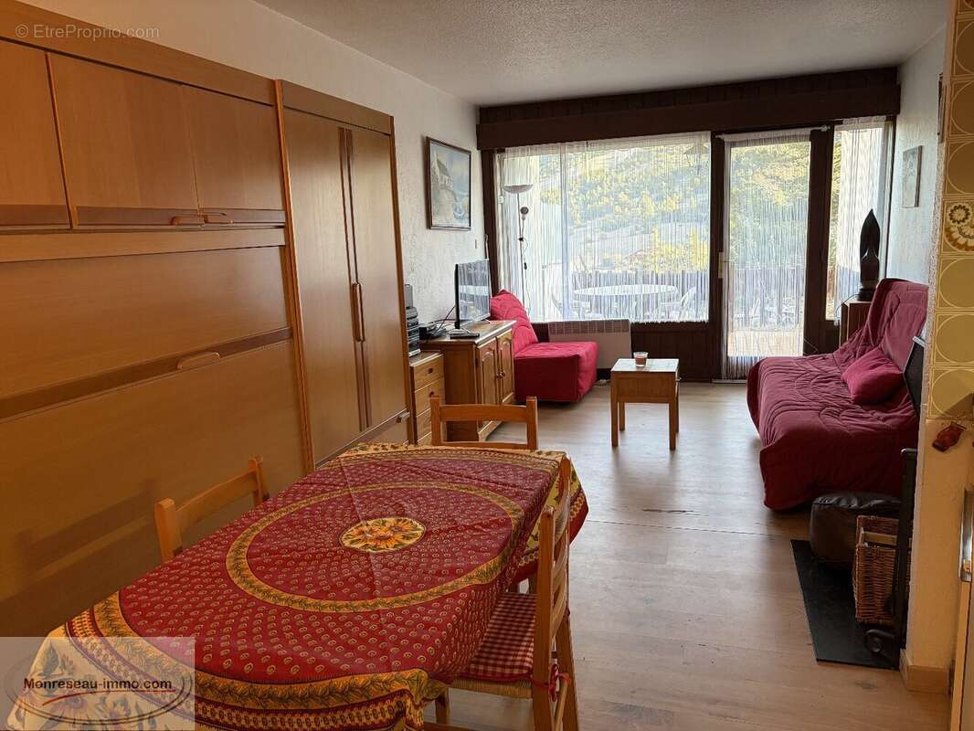 Appartement à GREOLIERES