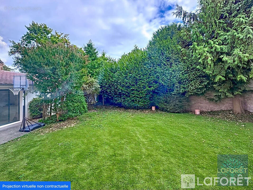 Maison à SAINT-MAUR-DES-FOSSES