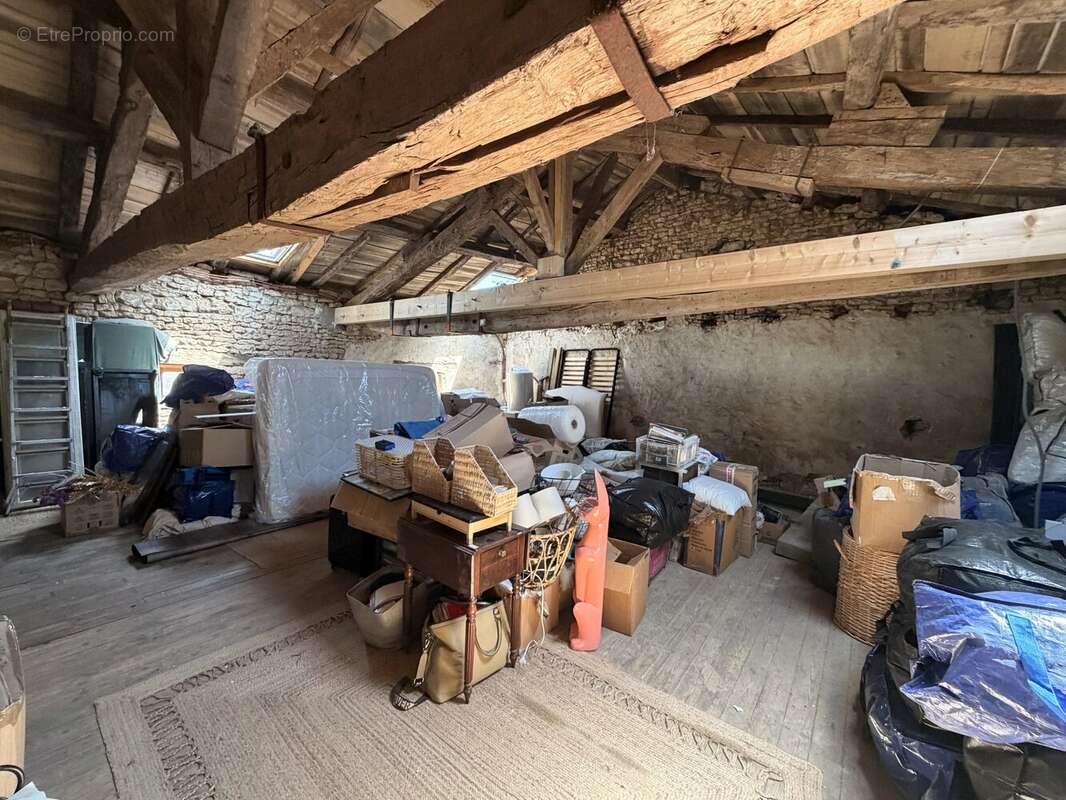 Superbe propriété de campagne rénovée offrant un potentiel commercial, située entre Ruffec et Civray - photo 13