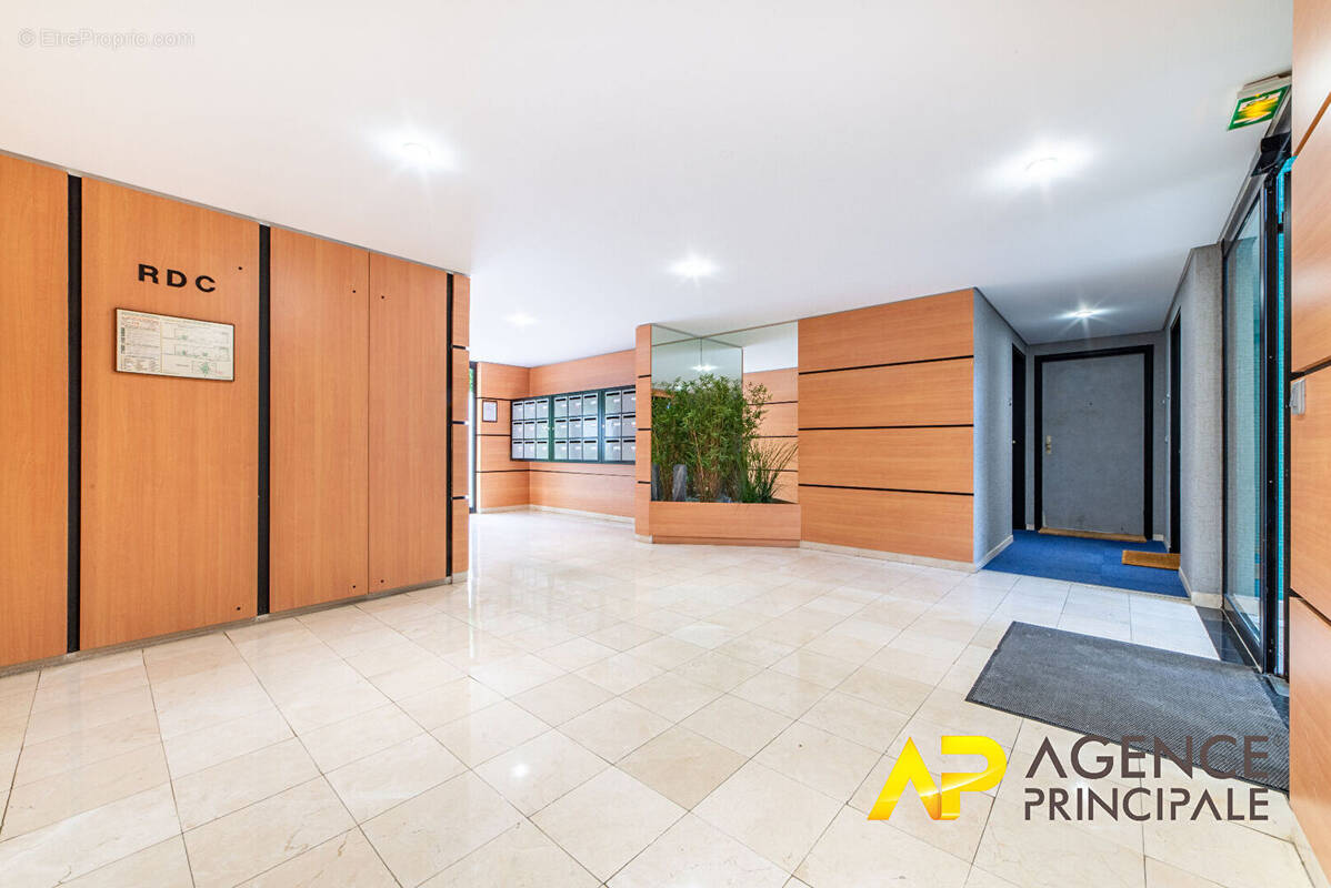 Appartement à COURBEVOIE