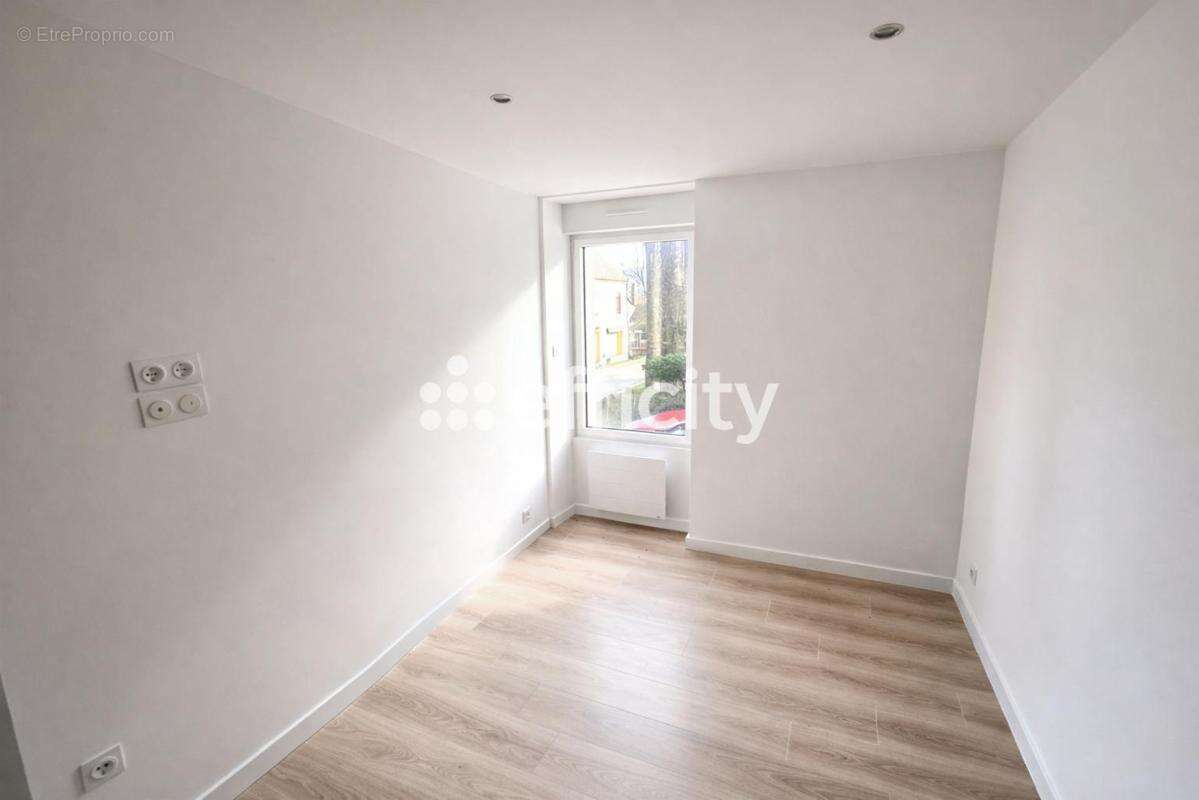 Commerce à SAINT-VINCENT-DES-LANDES