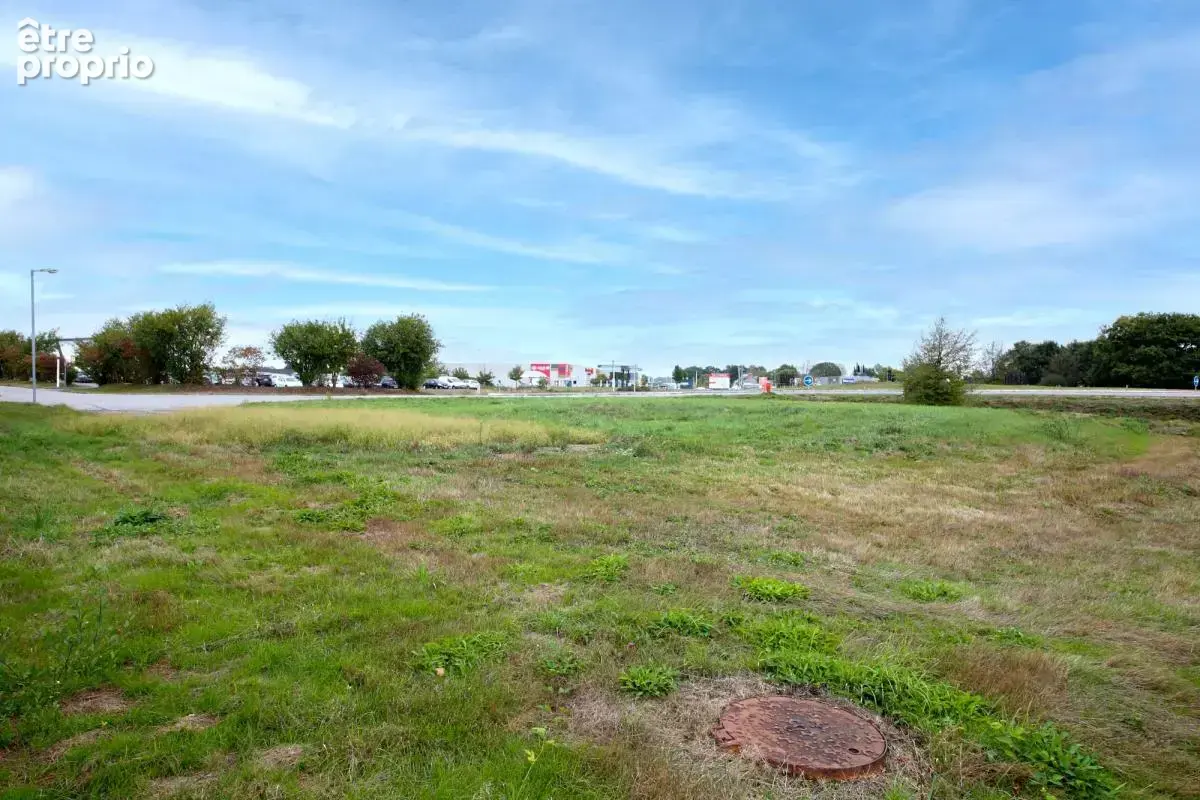 Photo Terrain à Saint-Aubin-Du-Cormier au prix de 23 400€