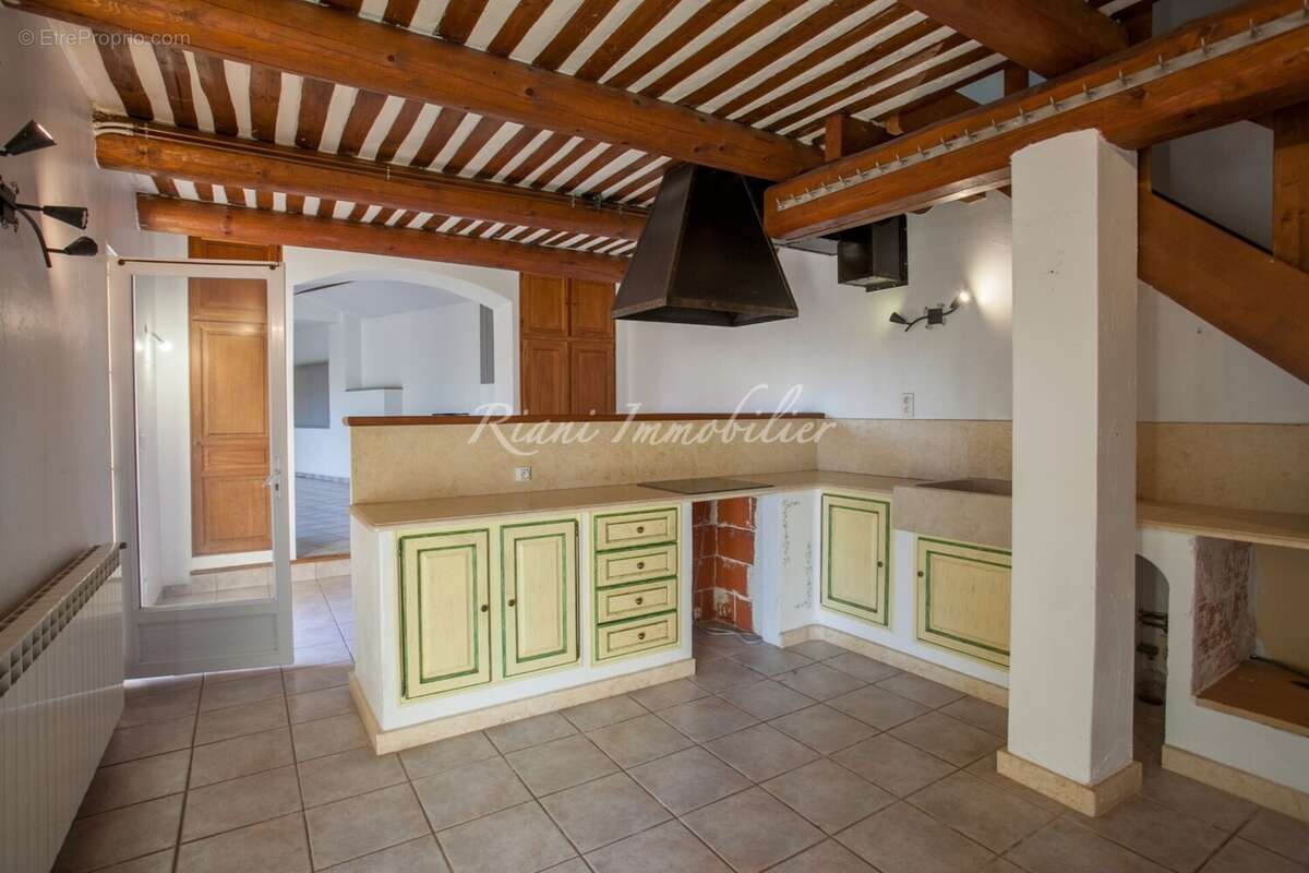 Maison à L'ISLE-SUR-LA-SORGUE