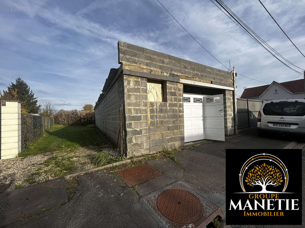 Parking à IZEL-LES-EQUERCHIN