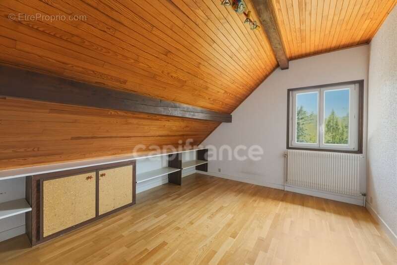 Maison à PREVESSIN-MOENS