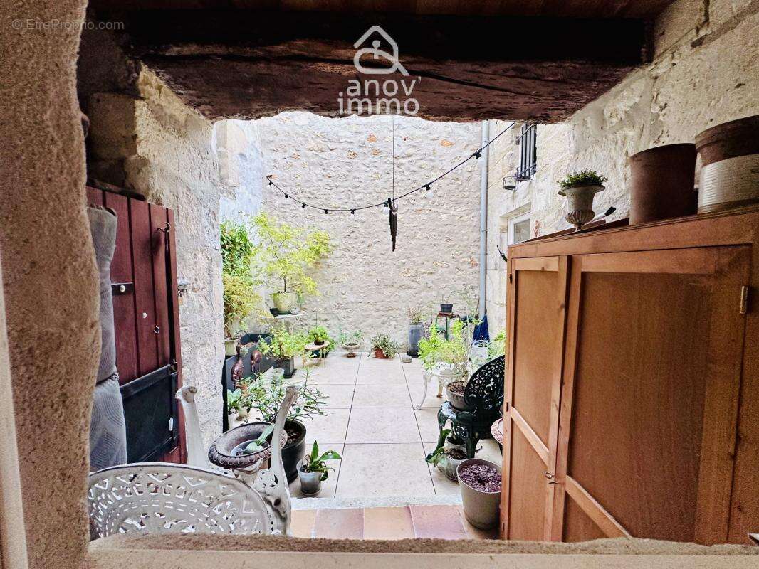Maison à CHATEAUNEUF-SUR-CHARENTE