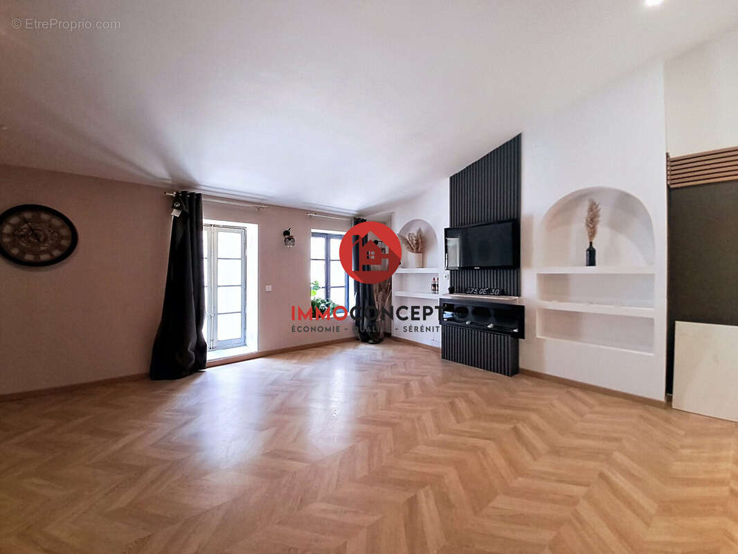 Appartement à ROQUEMAURE