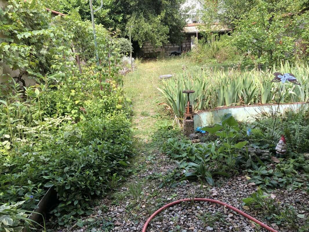 Maison ancienne de charme – 4 pièces – Jardin et cour – Sens - photo 15