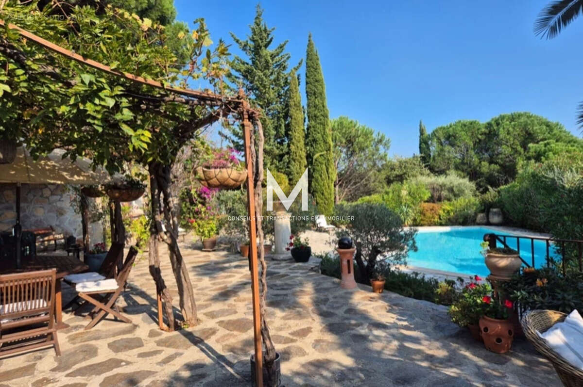 Maison à PLAN-DE-LA-TOUR