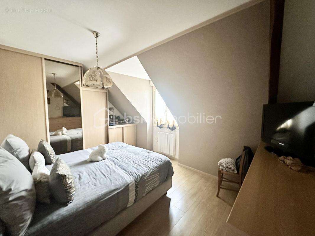 Maison à MONTREUIL-LE-GAST