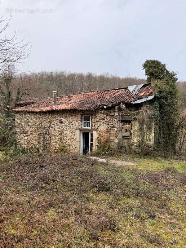 Maison à SAINTE-MARIE-DE-CHIGNAC