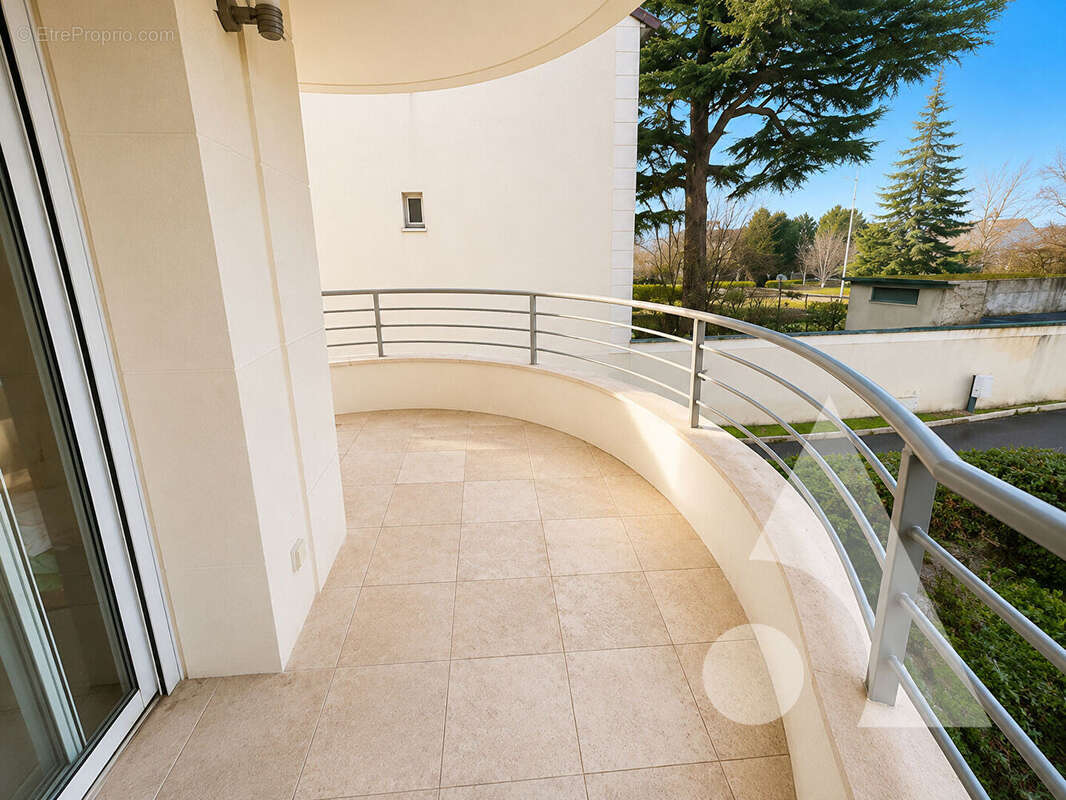 Sainte-geneviève-des-bois ,résidence de standing ,t3 de 80 m² ,terrasse 15 m² , double garage motorisé - photo 11