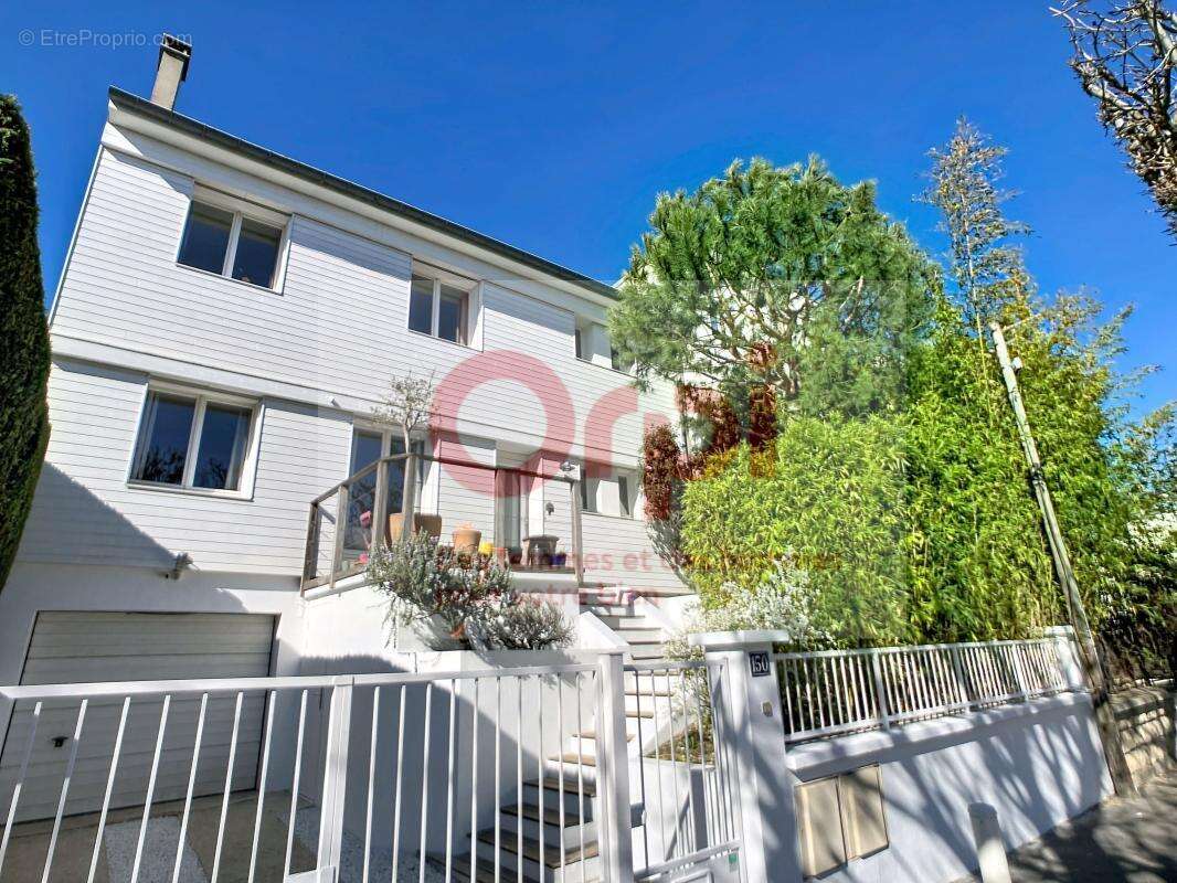 Maison à ISSY-LES-MOULINEAUX