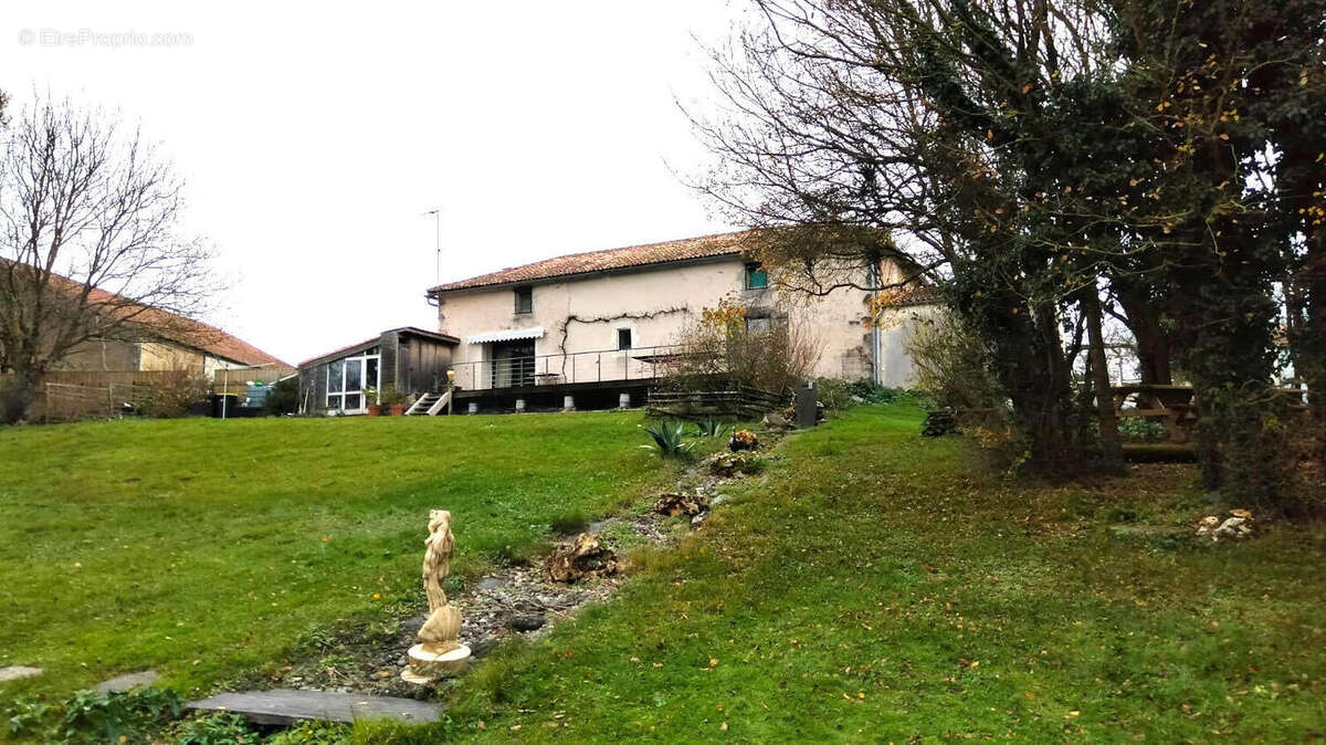 OVERVIEW - Maison à LE VIGEANT