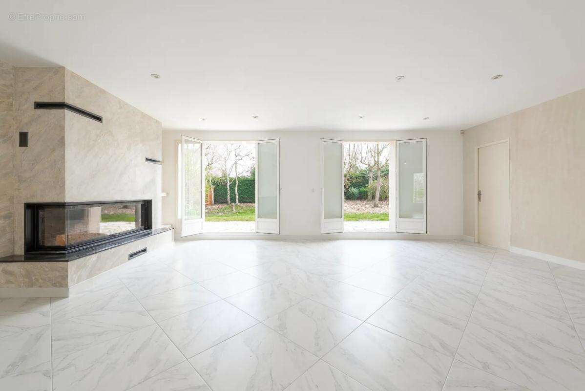 Maison à CLAYE-SOUILLY