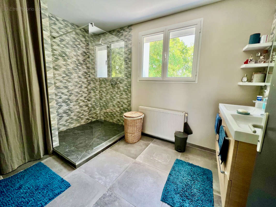Villeneuve-sur-Lot maison entièrement rénovée avec goût de 142 m² sur un terrain d'environ 650 m². Coup de coeur assuré pour cet - photo 8