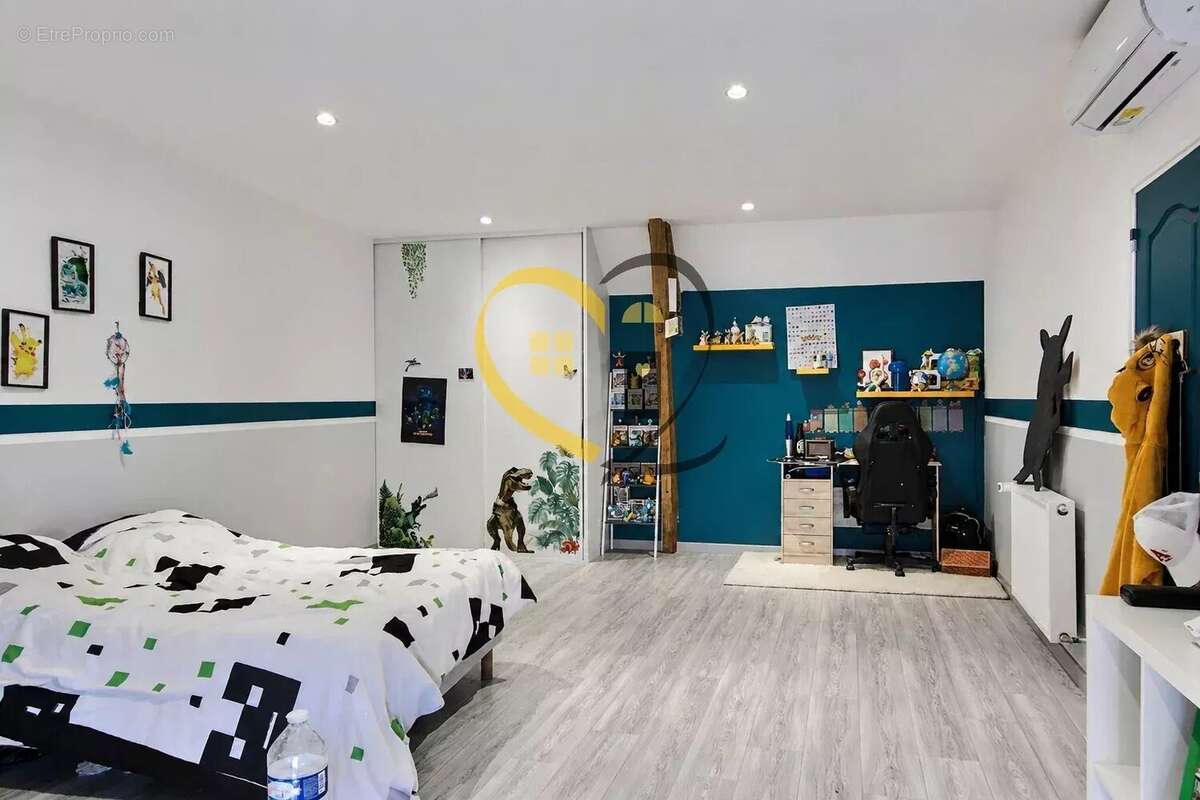 Maison familiale de 237 m² avec piscine – Chéry (18) - photo 10