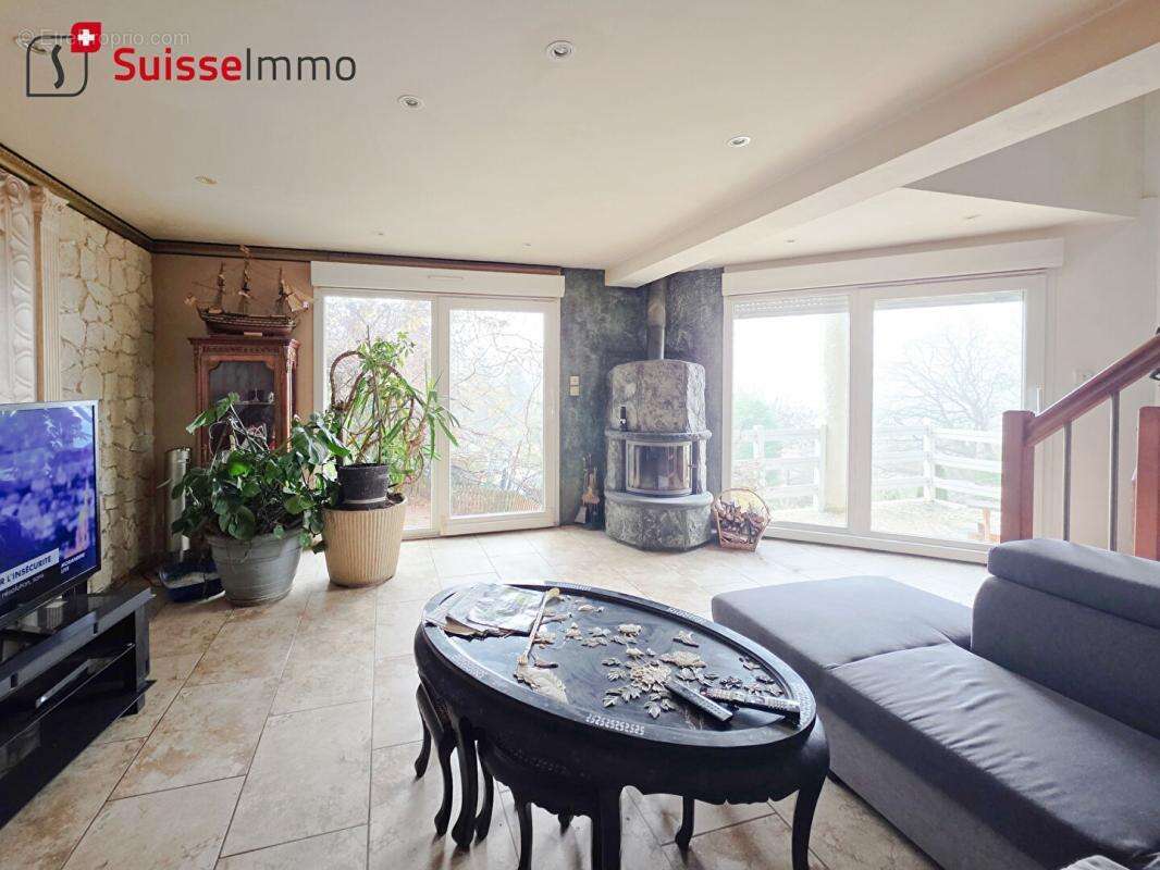 Maison à MONTBOUTON