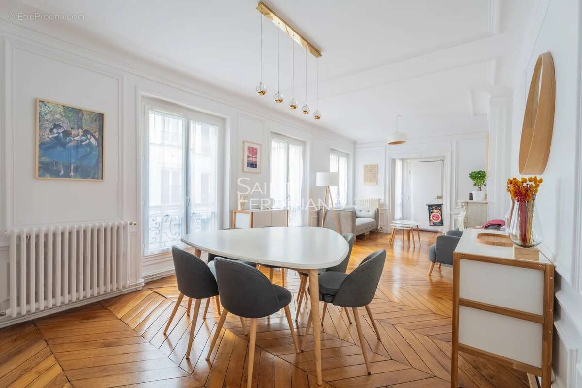 Appartement à PARIS-17E