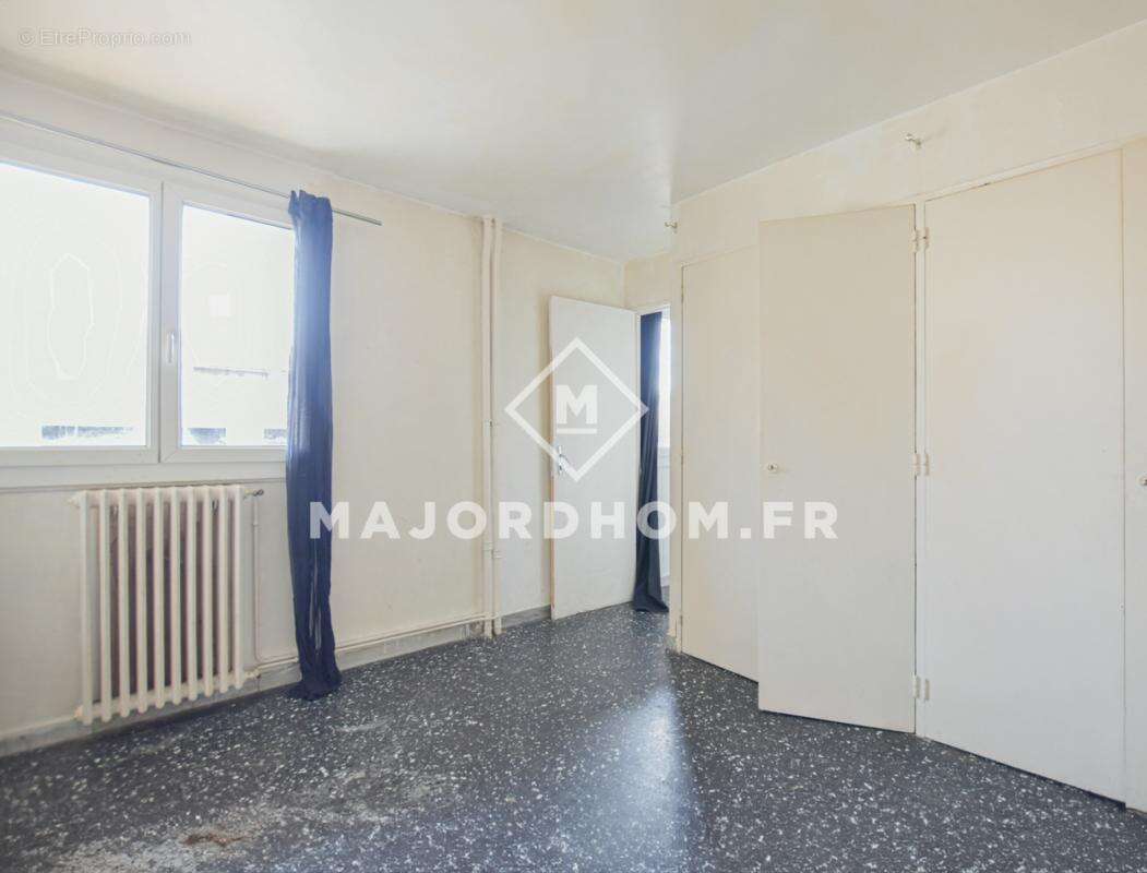 Appartement à MARSEILLE-4E
