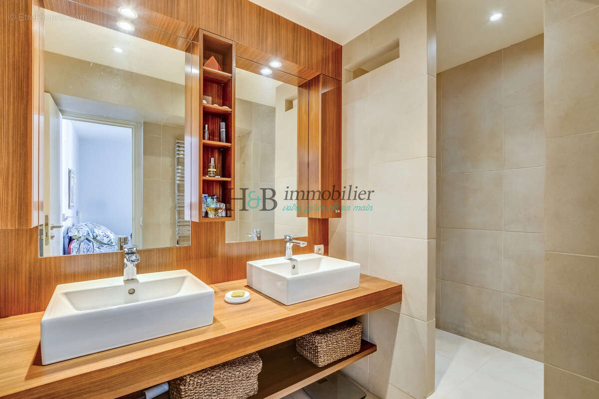 Appartement à PARIS-7E