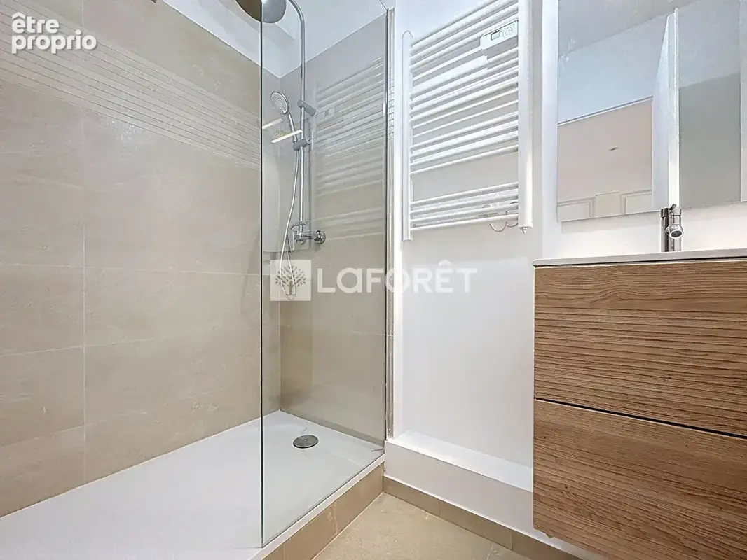 SURESNES - 4 pièces 87 m² - Entièrement rénové - 3 chambres - Balcon - Ascenseur - photo 11