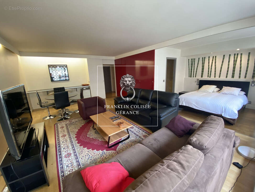 Appartement à PARIS-8E
