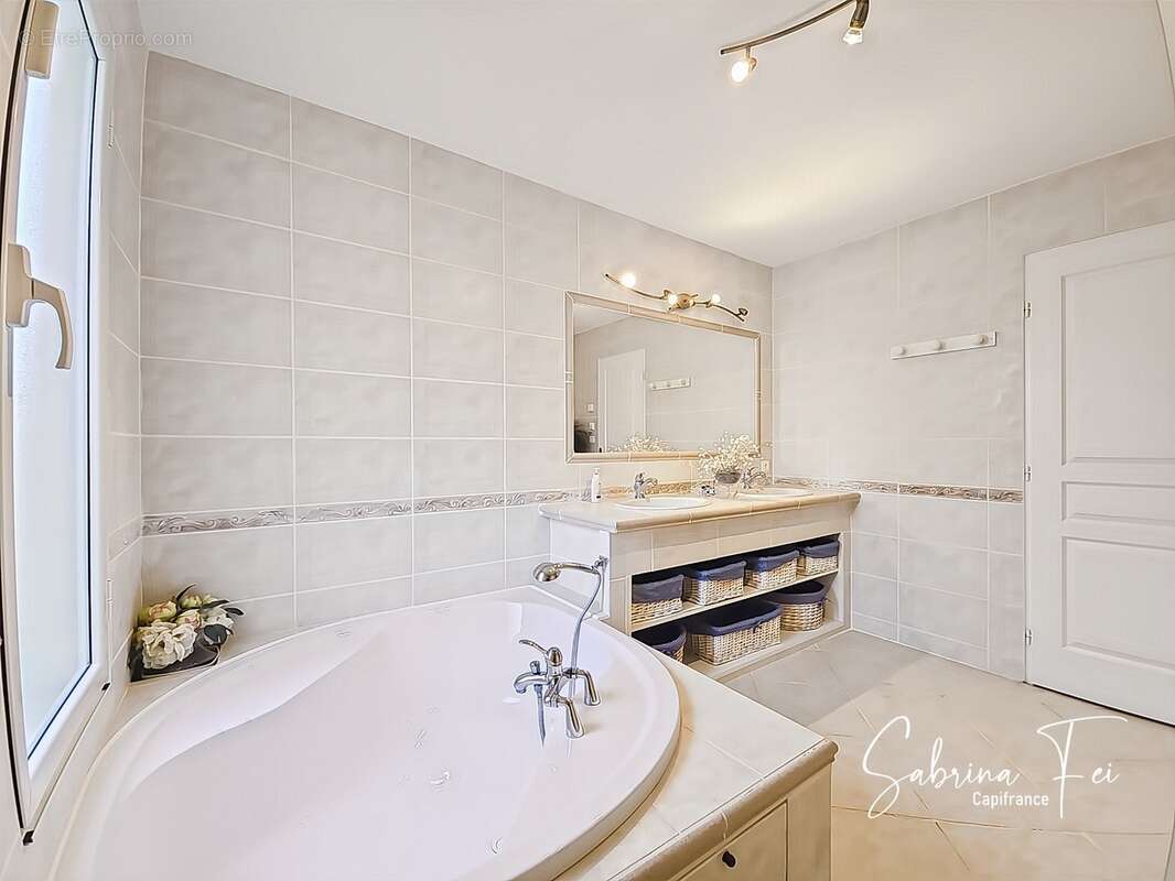 Maison familiale de plus de 165 m² – quartier résidentiel recherché – calme absolu – sans vis-à-vis – exposition sud – piscine - photo 24