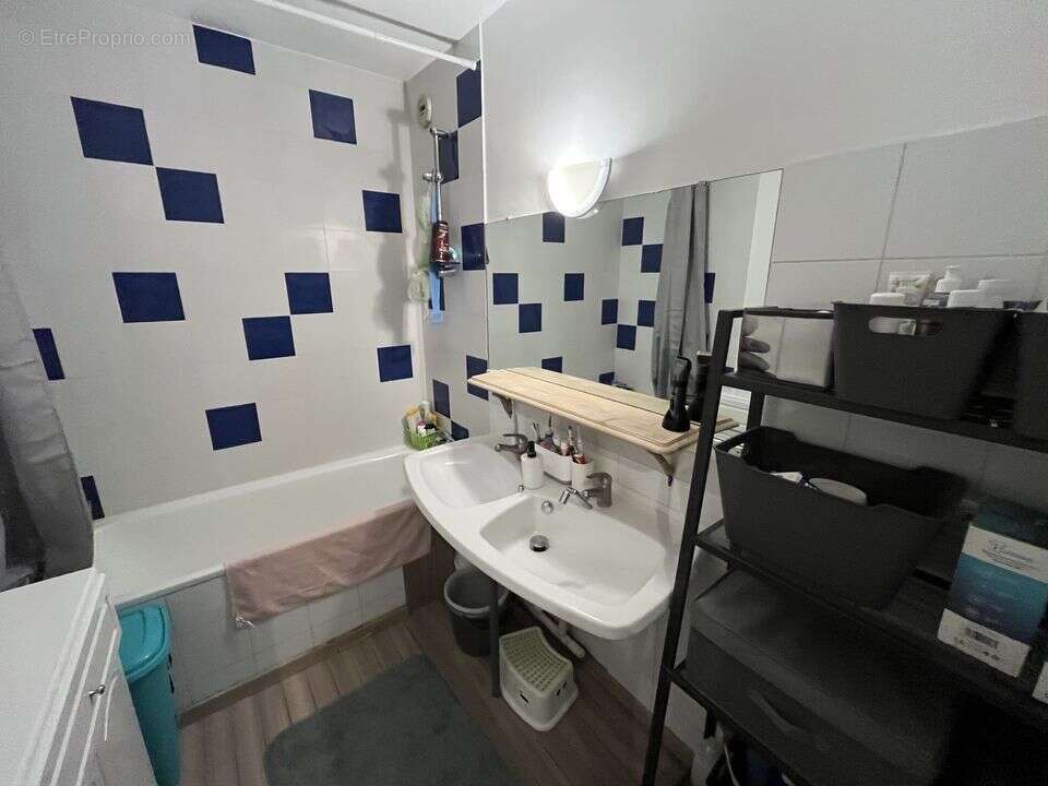 SALLE DE BAINS - Appartement à SAINT-LAURENT-DU-VAR