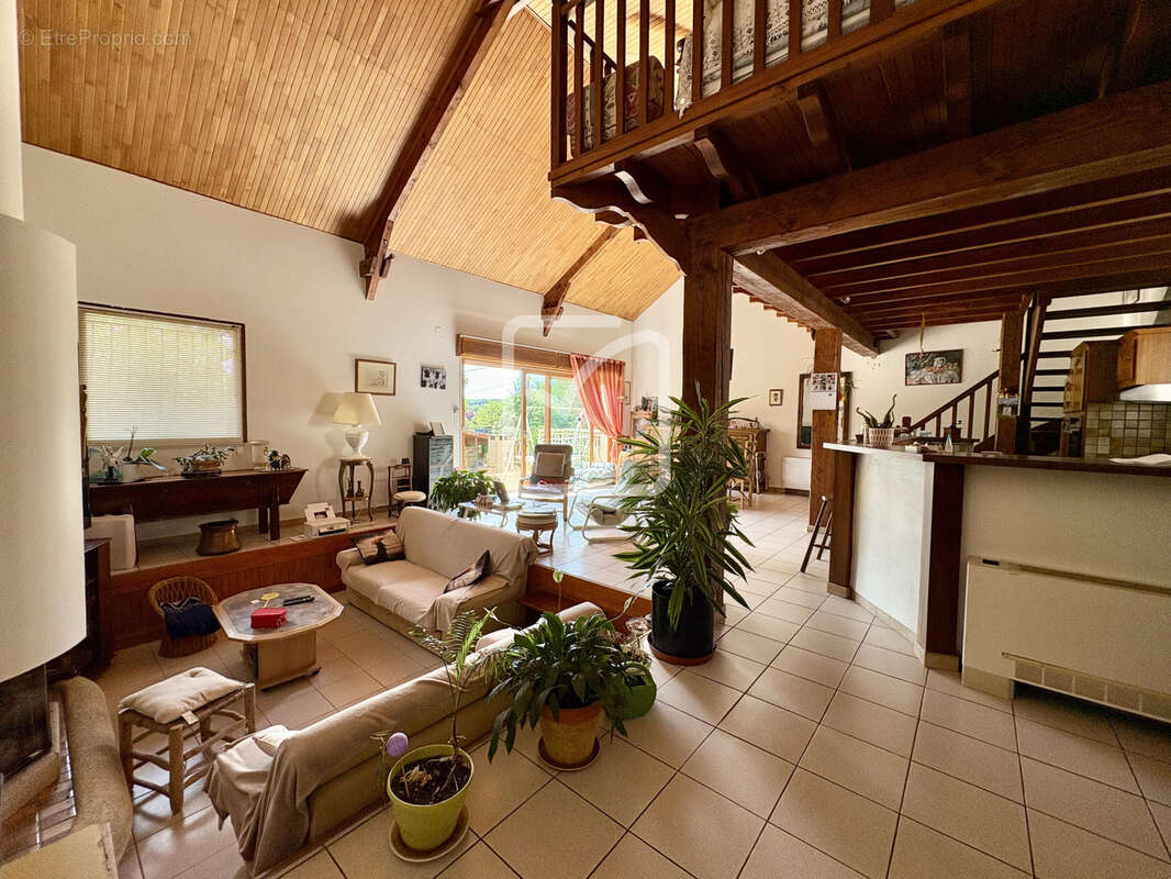 Maison au calme avec piscine et terrain arboré - photo 13