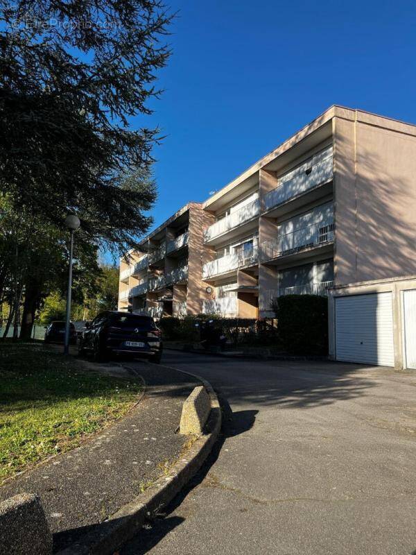 Appartement à SAINTRY-SUR-SEINE