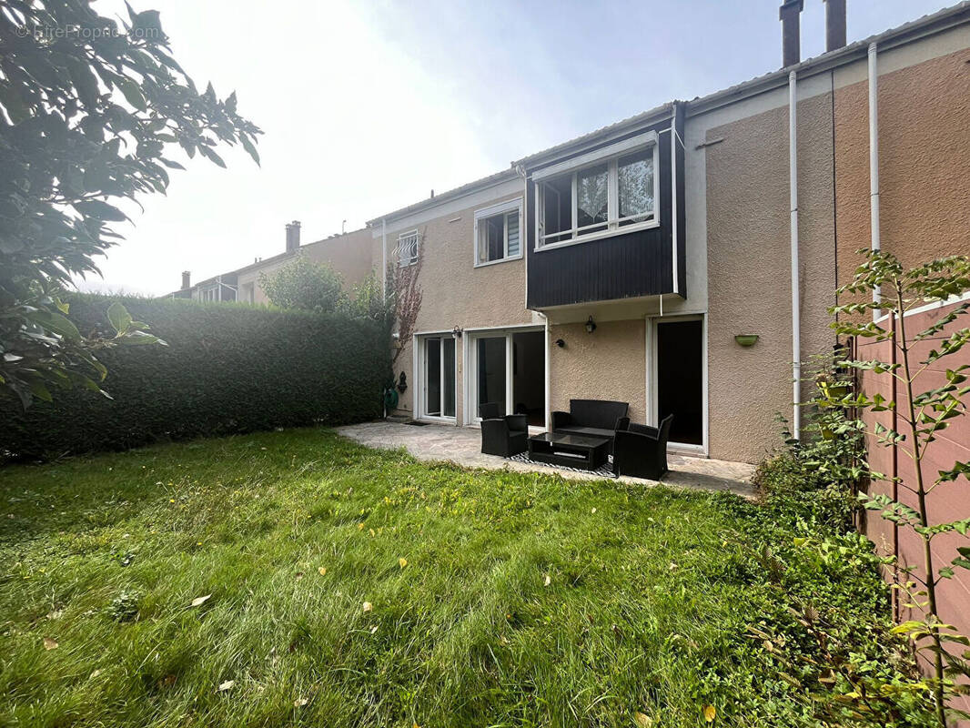 Appartement à EMERAINVILLE