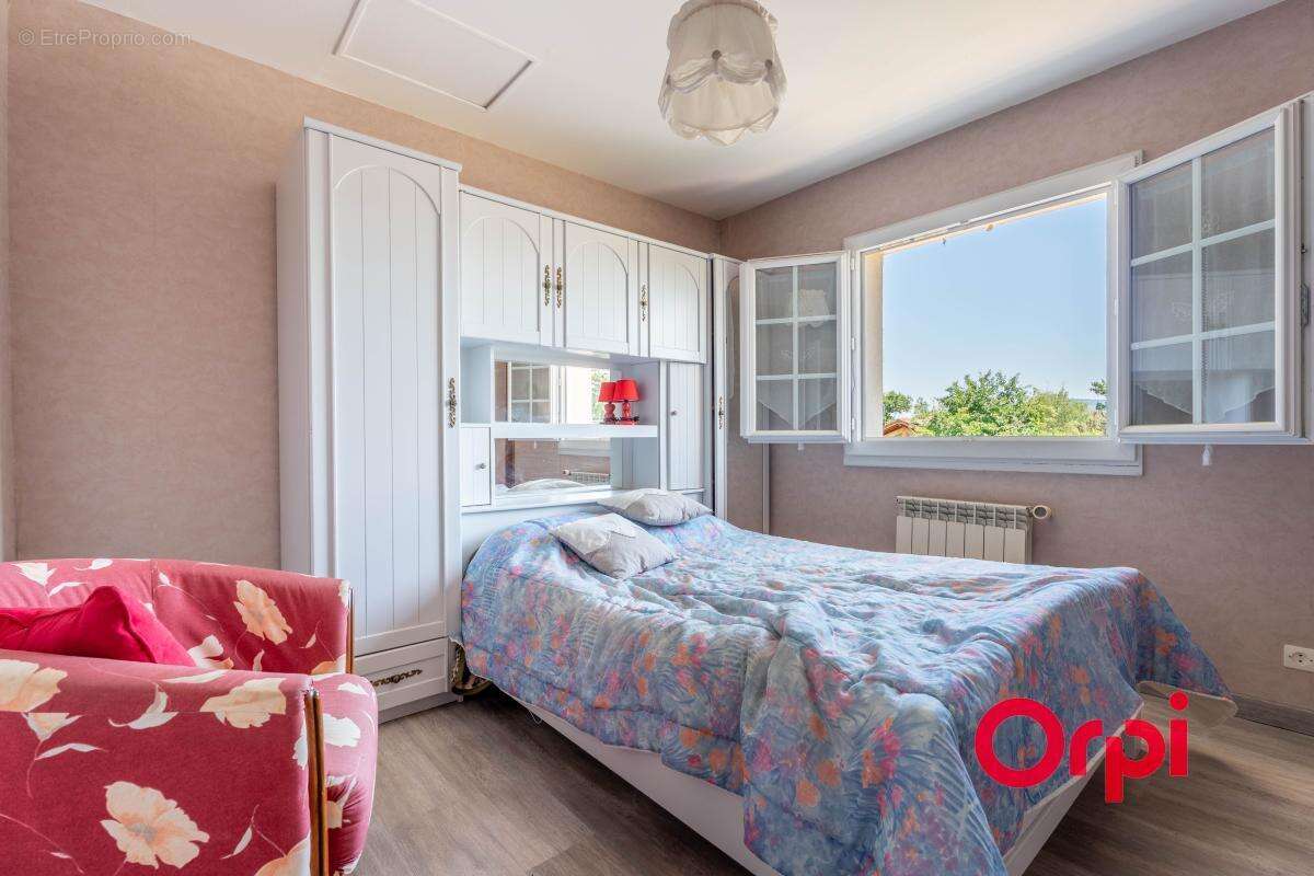 Maison familiale de 131 m² avec piscine, bureau et sous-sol complet - photo 13