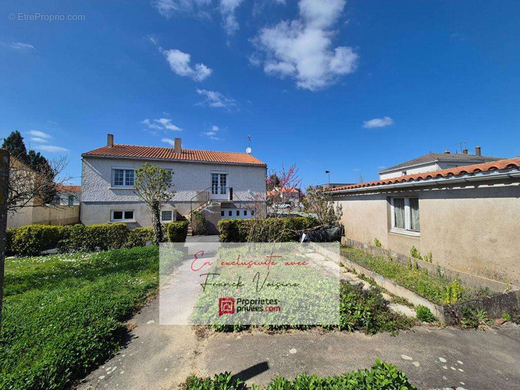 A VENDRE  en EXCLUSIVITE aux Herbiers, centre ville - Maison avec 4 chambres sur un terrain de  729 m2 env - photo 18