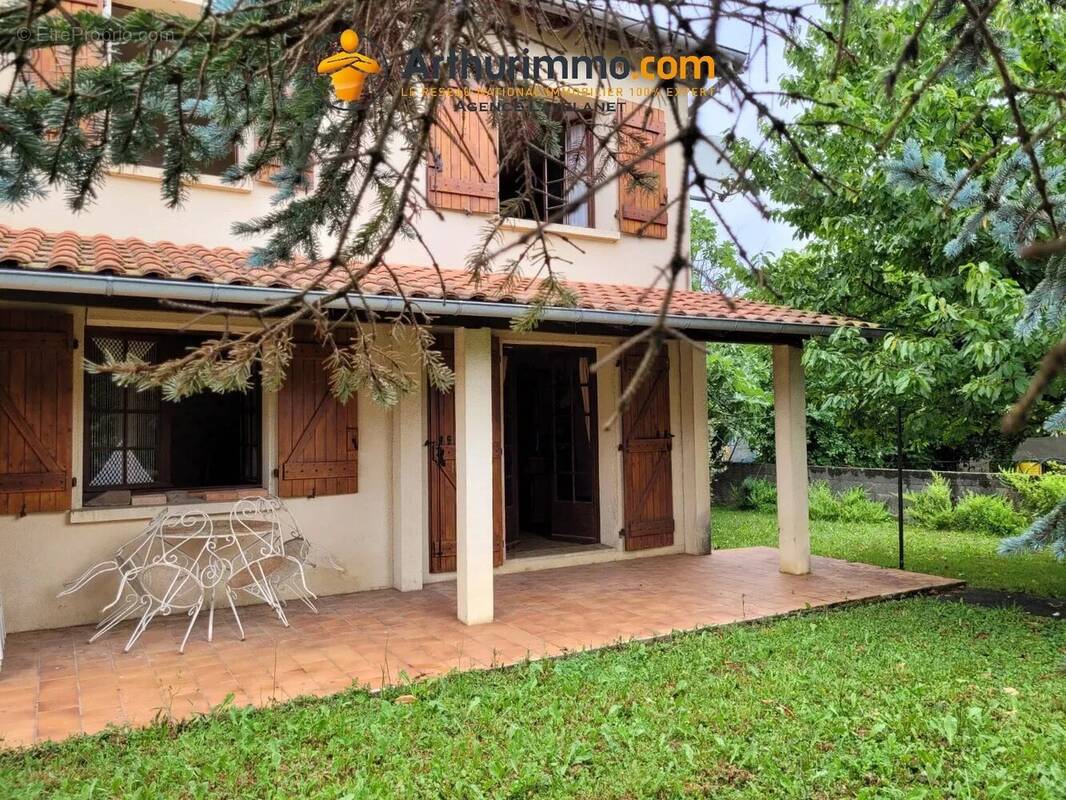 Maison à SAINTE-COLOMBE-SUR-L'HERS