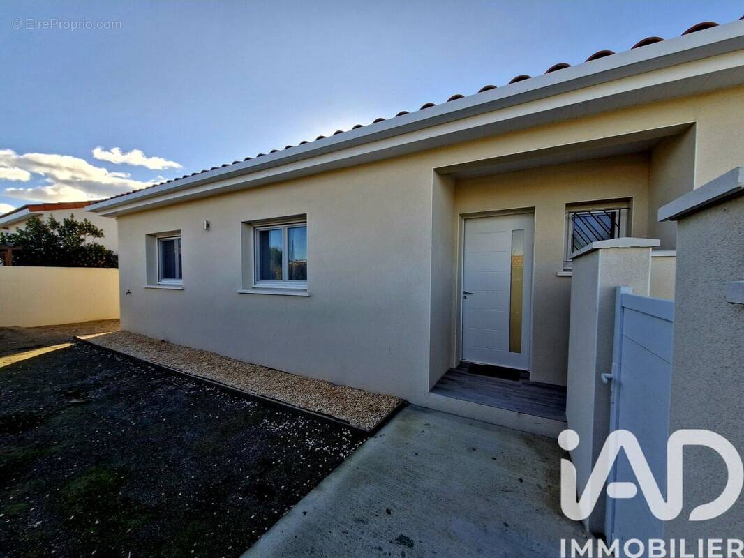 Photo 1 - Maison à NISSAN-LEZ-ENSERUNE