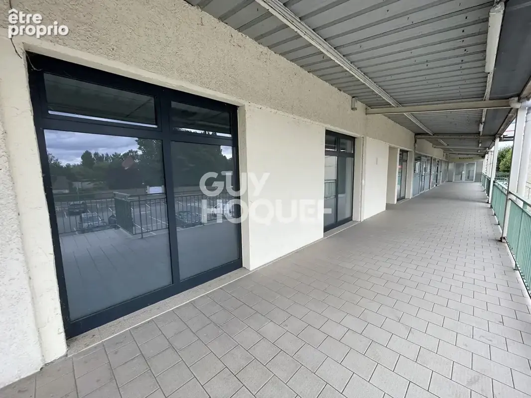 Vous cherchez un local commercial ? Local 200m2 à Saussay - Axe Passant - photo 7